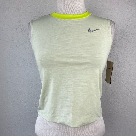 NWT Nike Yoga Dri-Fit T-Shirt Size M - Picture 1 of 8